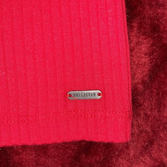 Red Hollister crop top - Picture 2 of 3
